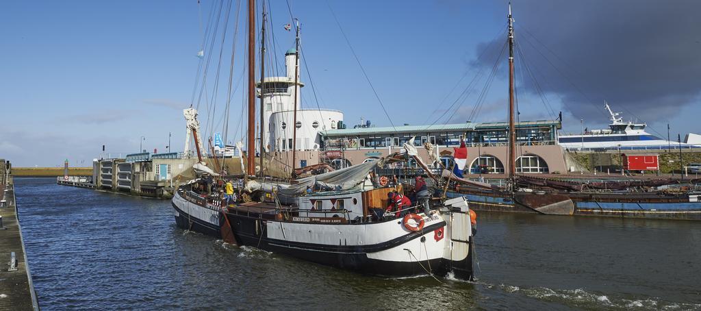 "De Bank" - Hotel Apartments Harlingen Bagian luar foto